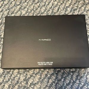 BNIB Large Pro Pallete with 3 Inserts